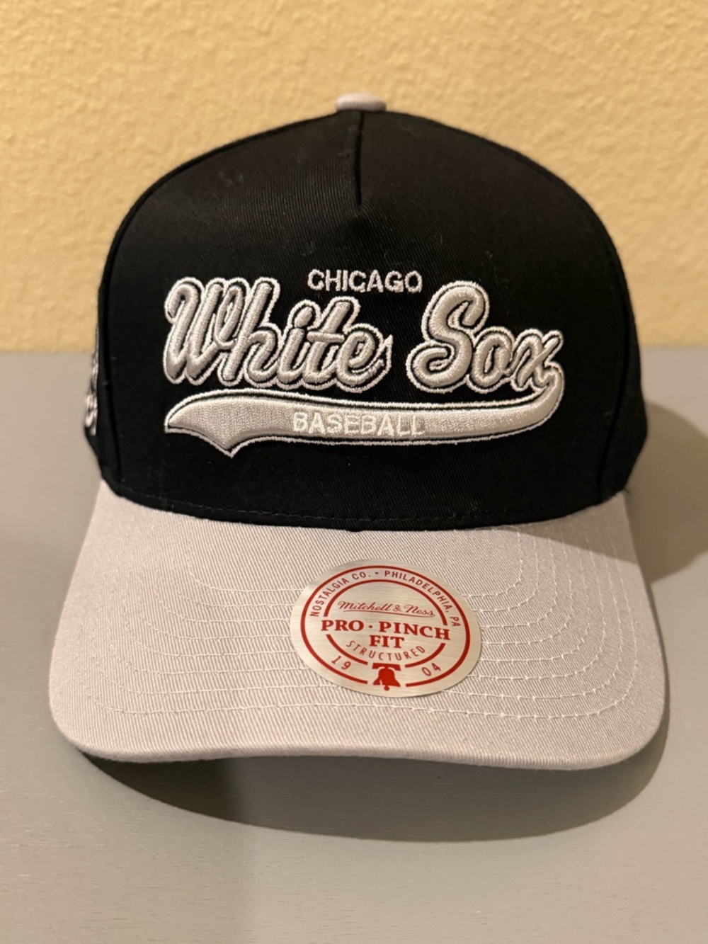 Chicago White Sox Mitchell & Ness Snapback Hat NWT Pro Pinch Fit Black Gray MLB